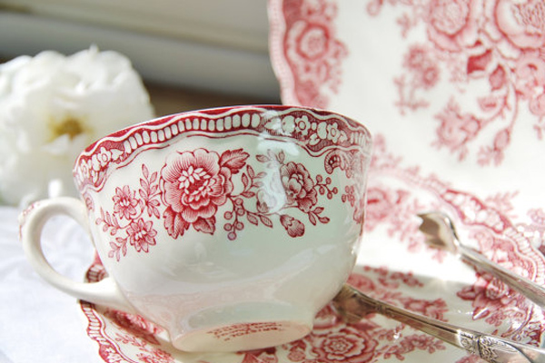 One lump or two? – Mrs. Euphegenia Doubtfire